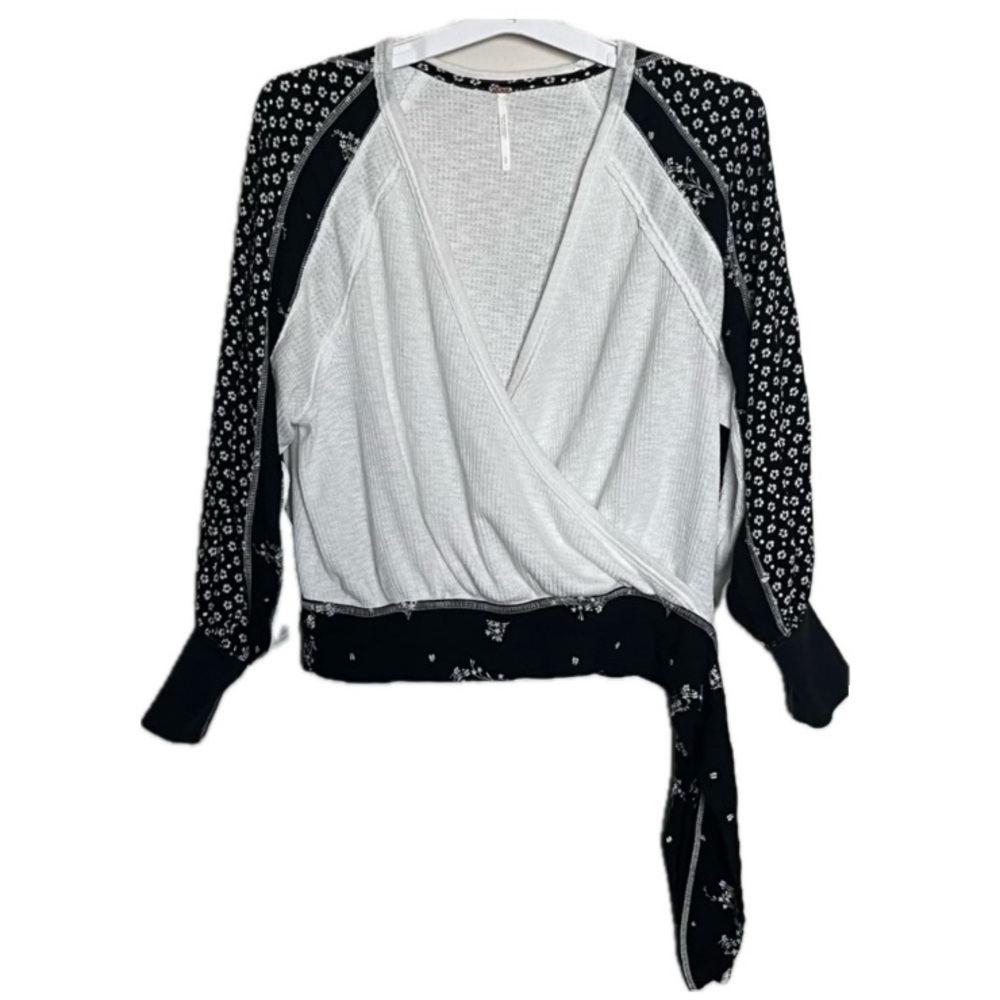 Free People Auxton Black and White Floral Wrap Blouse Sz S (🚚 free)